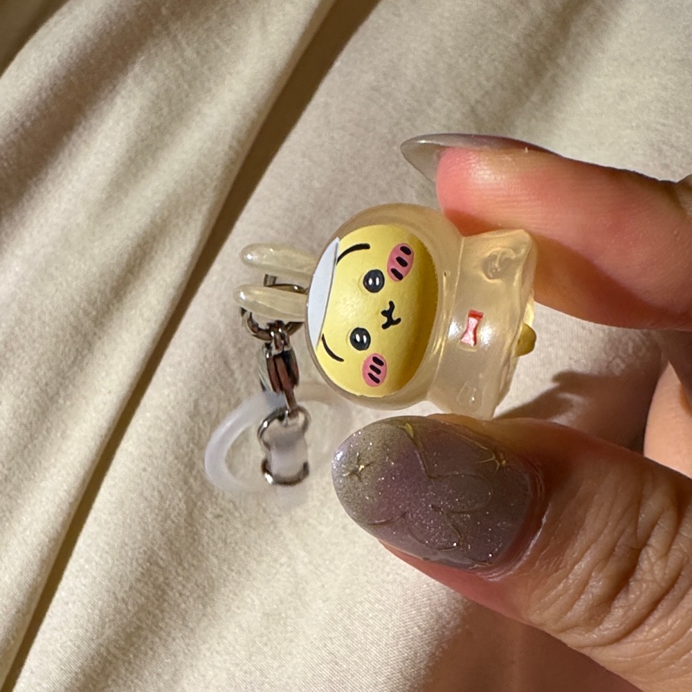 Cute Chiikawa Usagi Suncatcher Gacha Keychain with Character Design - Picture 4 of 4